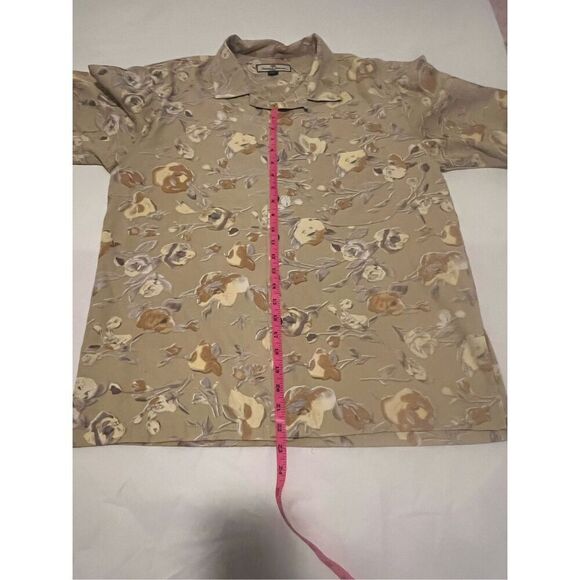 Tommy Bahama 100% Silk men's floral button-up - Picture 4 of 5